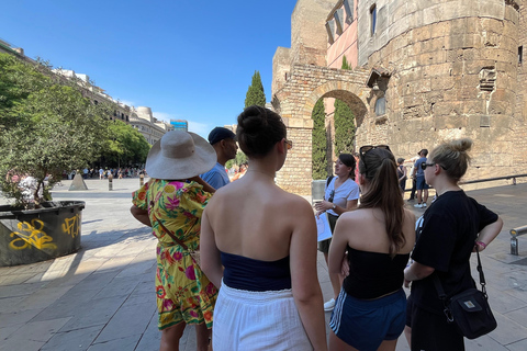 Barcelona Gothic WalkingTour: Roman Walls & Hidden Courtyard Small Group Tour