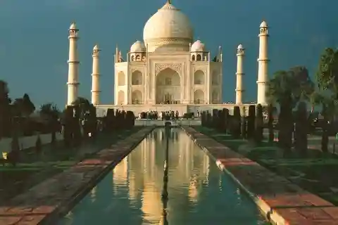 From Delhi: Explore 03 World Heritage Sites of Agra. 02 Days