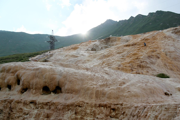 Tbilisi: 4-Day Georgia and Armenia Tour with Guide