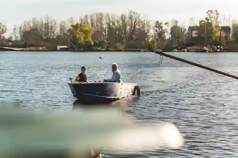 Viareggio: Marshes Electric Boat Tour with Wine Tasting