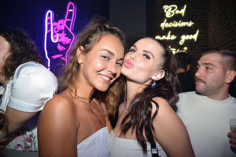 Medellin: Pub Crawl in El Poblado with Drinks, Games and VIP