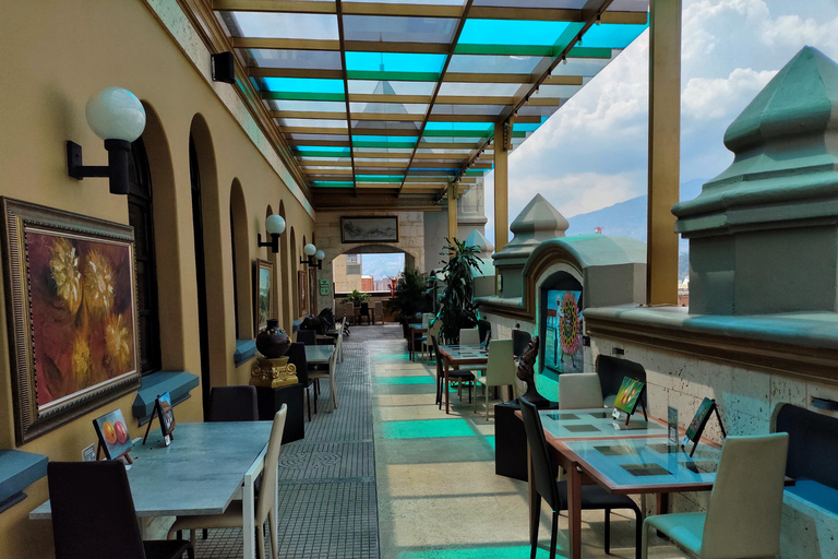 Medellín: Tour durch die Comuna 13, den Botero Park und den Metrocable mit einem lokalen Guide