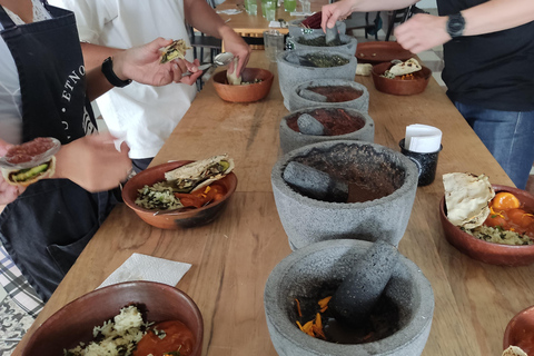 Prepara un Mole Oaxaqueño por una Cocinera Tradicional.