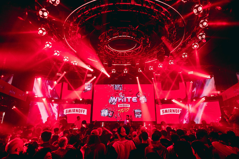 Tokyo Shinjuku: biglietto per il nightclub WARP e VIP (per stranieri)Pacchetto VIP Grand Cordon Duo