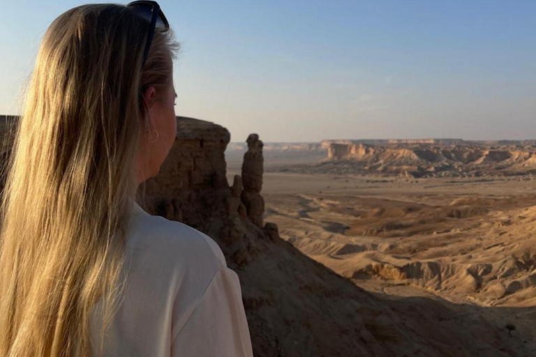 Riyadh: Edge of the World Tour with Snacks and Coffee