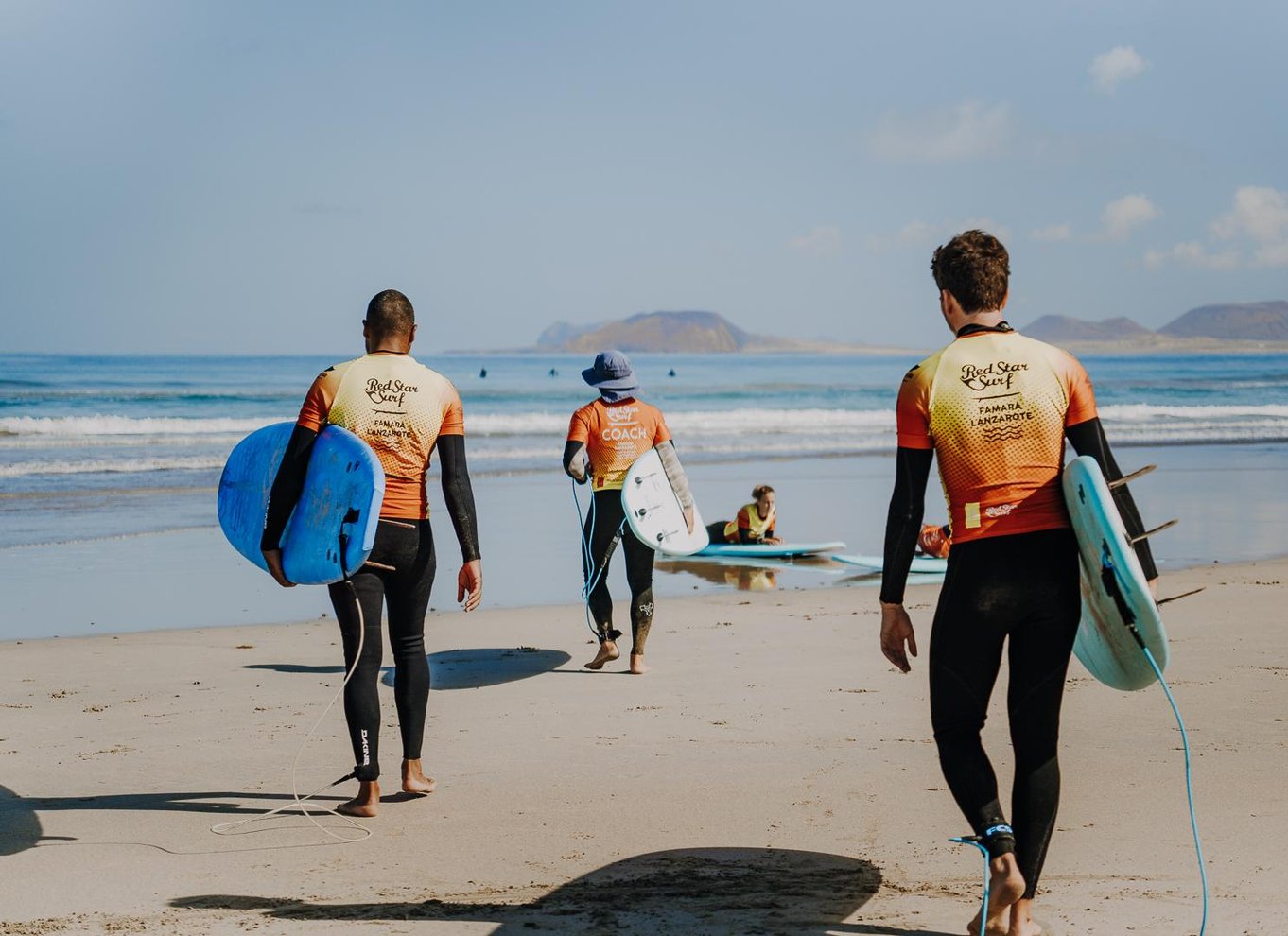 Lanzarote: Famara Beach Surfing lektion for alle niveauer
