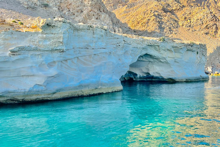 Da Sharjah/Dubai: Escursione di un giorno a Dibba e Musandam e crociera in Dhow