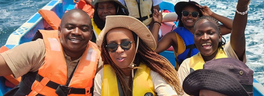 Observation des dauphins et visite de la ferme biologique de la jungle présentée sur Netflix