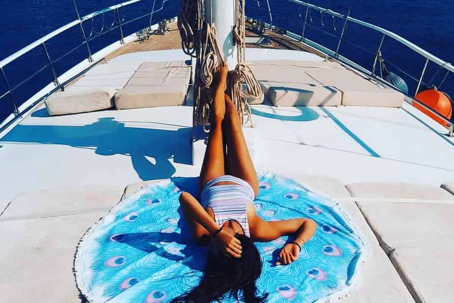 Mykonos: Kreuzfahrt zu den Inseln Delos und Rhenia mit BBQ. Foto: GetYourGuide