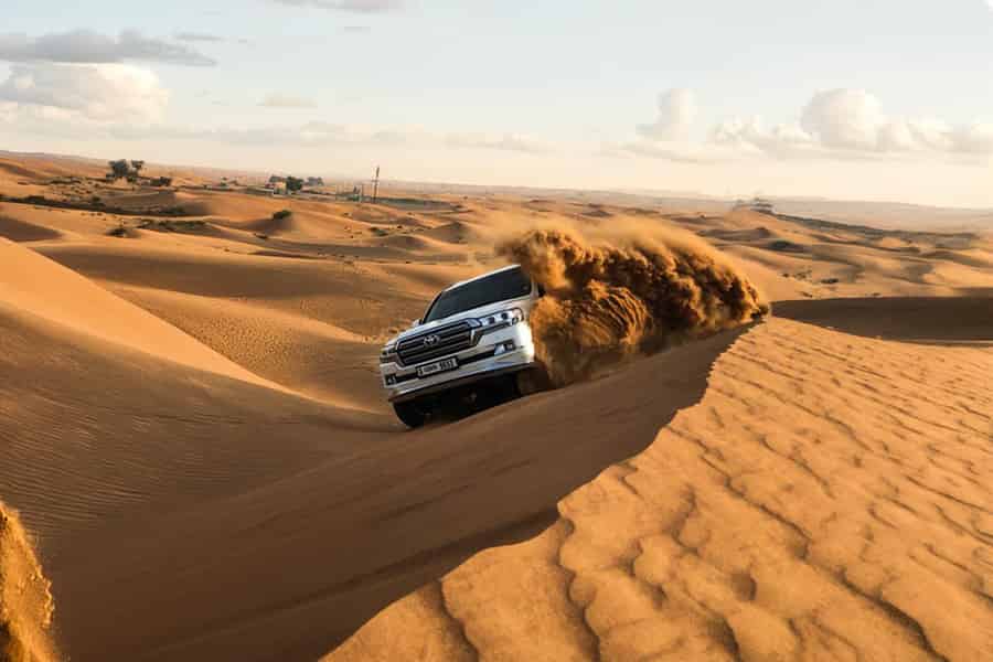 Dubai: Morgen-Safari in den roten Dünen von Lahbab + Quad-/Buggy-Optionen. Foto: GetYourGuide