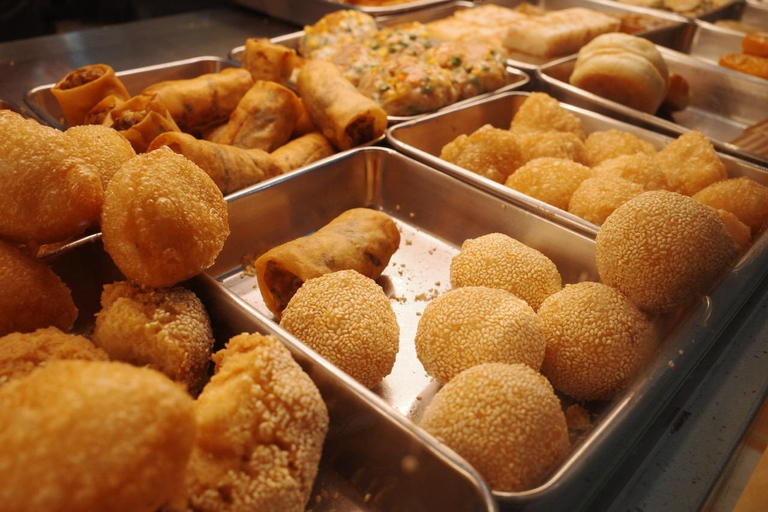 Guangzhou: Cantonese Cuisine & Street Food Walking Tour