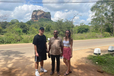 From Kandy: Sigiriya, Pidurangala Sunset & Lake Tour