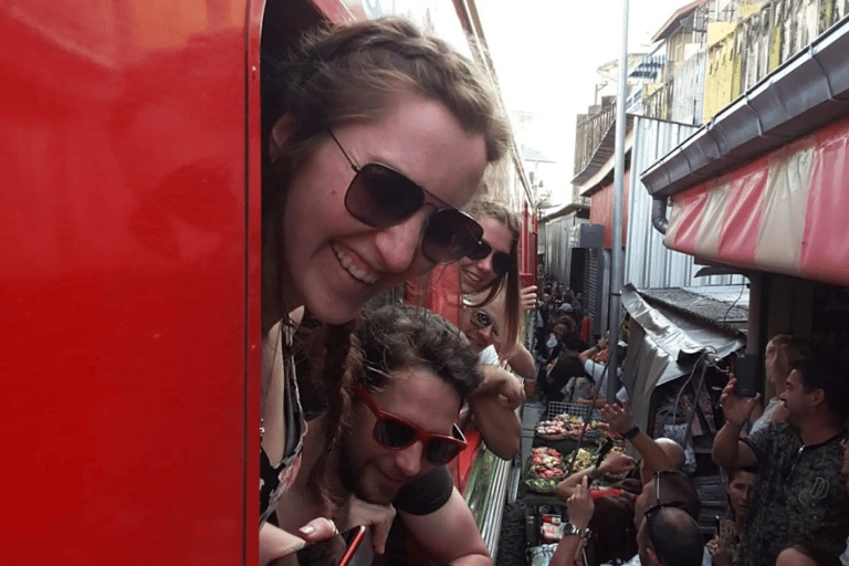 Maeklong Railway &amp; Damnoen Saduak - Special Value Day Trip