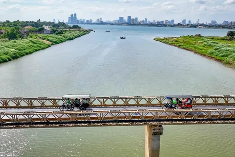 Phnom Penh to Silk Island By Tuk-Tuk with local Expert