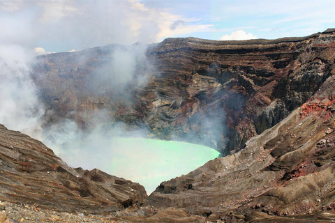 Vulcano Aso di Kyushu, treno panoramico di Aso Boy, tour di un giorno delle sorgenti termali11:00: prelievo al Castello di Kumamoto