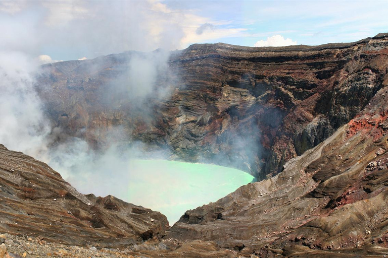 Vulcano Aso di Kyushu, treno panoramico di Aso Boy, tour di un giorno delle sorgenti termali11:00: prelievo al Castello di Kumamoto