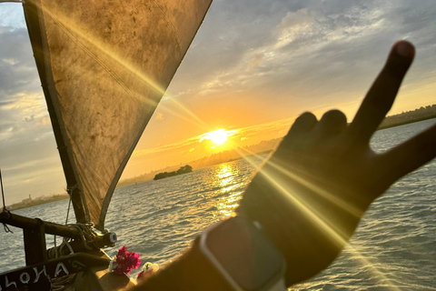 Mombasa: City Tour and Evening Dhow Cruise with Pickup