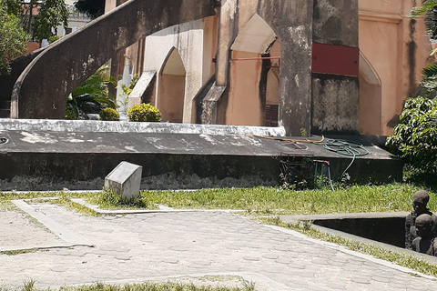 Paje: Trasferimento aeroportuale privato a Stone Town o all&#039;aeroporto