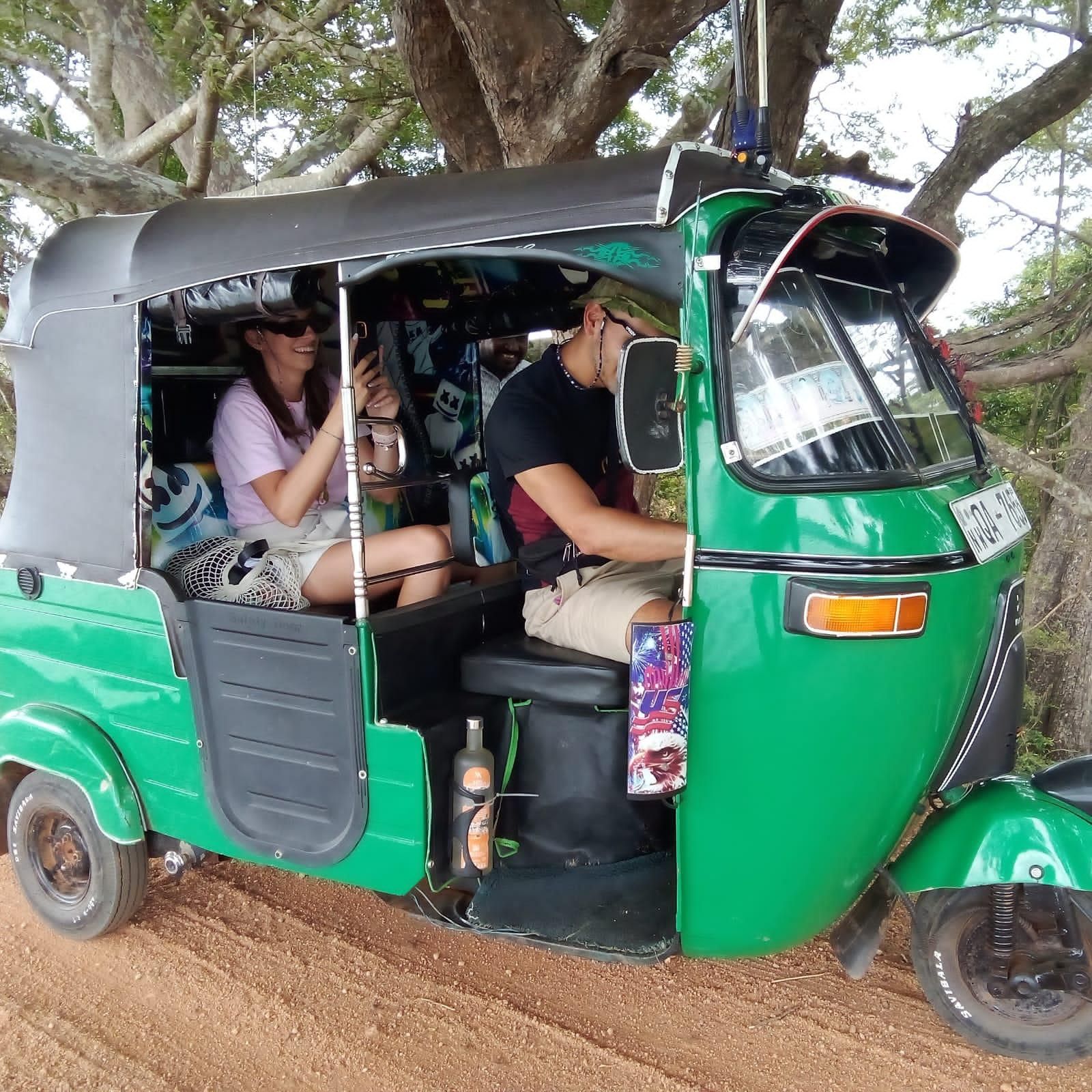Von Habarana: Städtetour durch die antike Stadt Polonnaruwa mit dem Tuk-Tuk