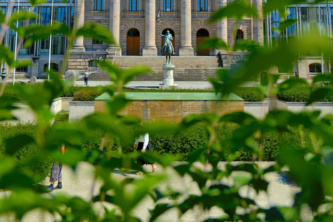 Salzburg: Munich Tour with Transfers, Hotel, Meals & Drinks