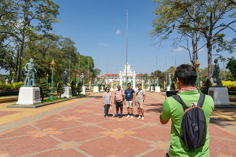 Siem Reap: City Tour, Killing Fields, & Art Haft -Day Tour Tuk Tuk Option + Tour Guide