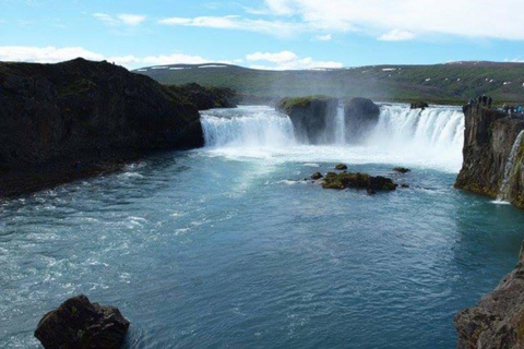 Z Akureyri: Wycieczka do wodospadu Goðafoss i leśnej laguny