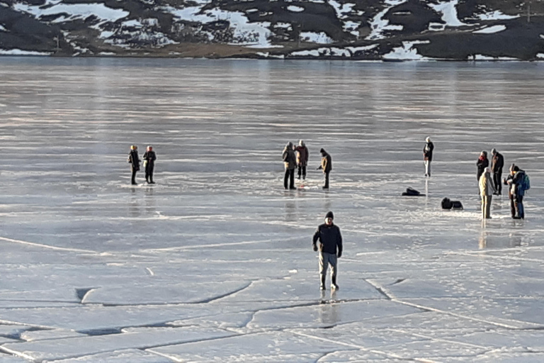 Akureyri: Excursión de pesca en hielo con cacao caliente