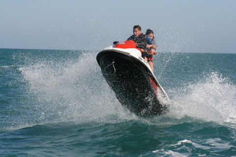 01h30 de passeio de jet ski em busca de golfinhos