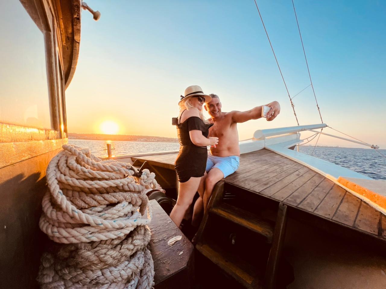 Lindos: Sonnenuntergangs-Kreuzfahrt mit unbegrenztem Aperol, Bier und Wein