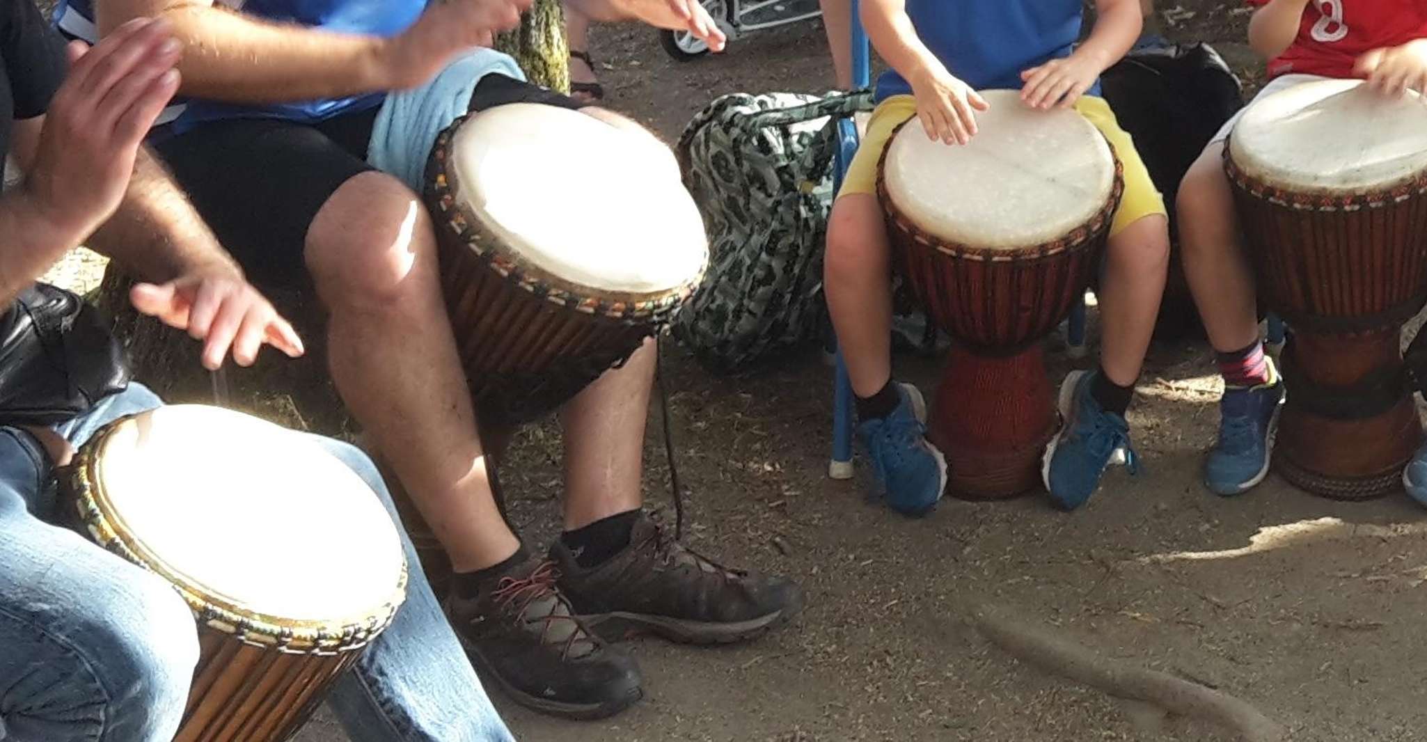 Gioca a strumenti Djembe sulla spiaggia ogni domenica! - Hizvo