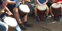 Gioca a strumenti Djembe sulla spiaggia ogni domenica! - Hizvo