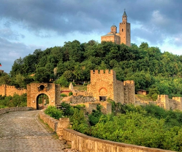 From Bucharest: Private Tour to Veliko Tarnovo and Arbanasi