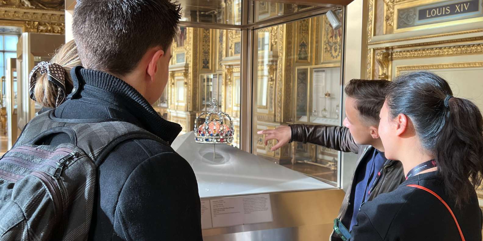 Paris: Private Full-Day VIP Tour with Louvre & River Cruise