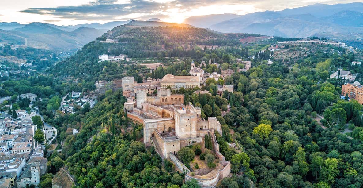 Granada: Alhambra & Nasrid Palaces Tour with Tickets