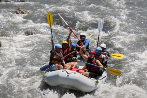 Desde Bogotá: experiencia de rafting en aguas bravasDesde Bogotá: fines de semana de rafting en aguas bravas