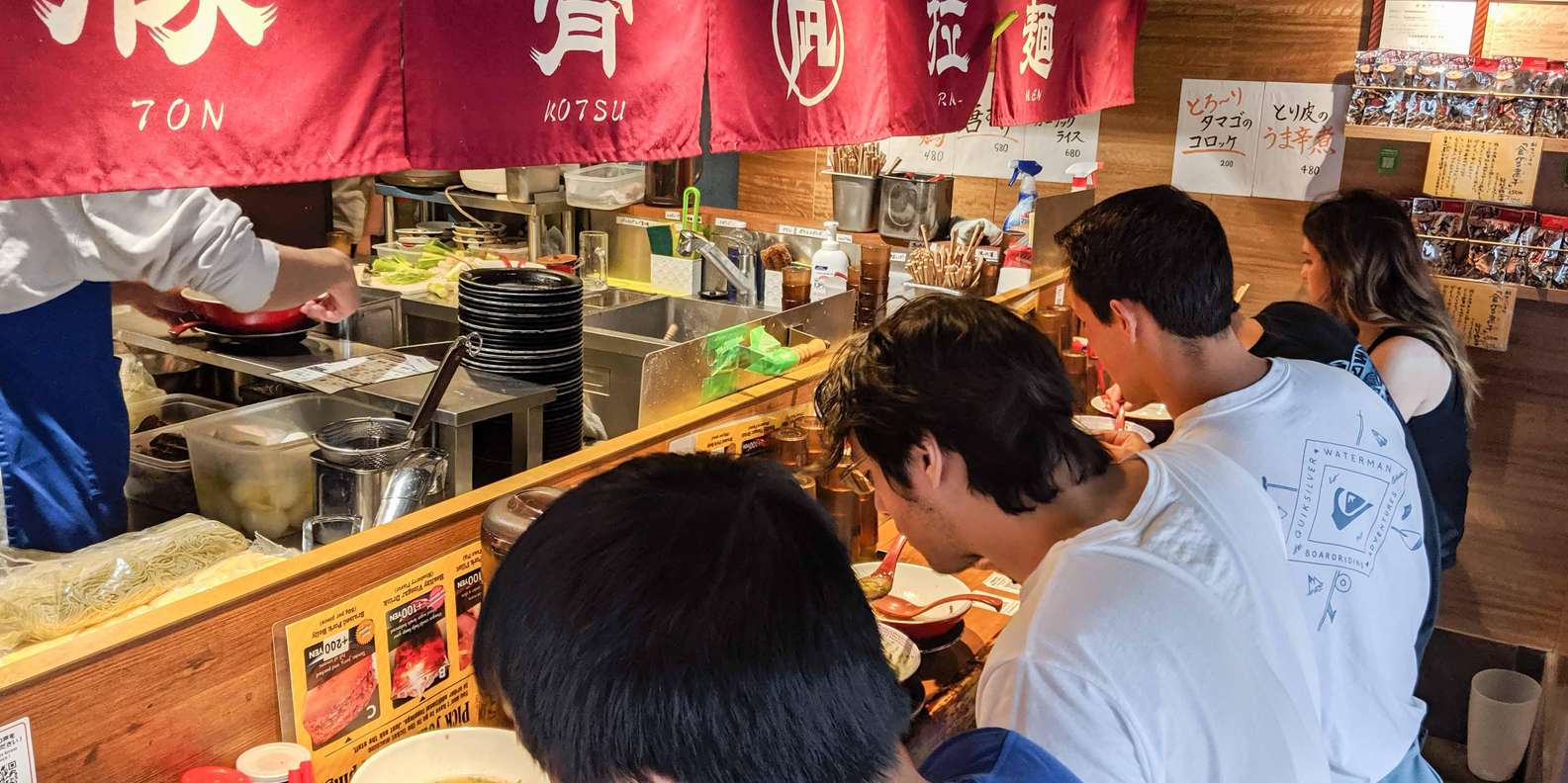 Tokyo: Ramen Tasting Tour with 6 Mini Bowls of Ramen
