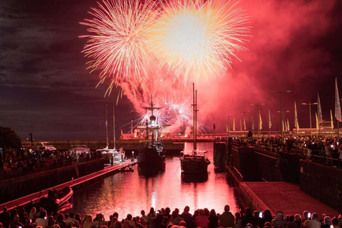 Atlantic Festival Funchal: Firework View from a Luxury Catamaran with Drink Atlantic Festival Funchal: Firework view from a luxury catamaran with a drink