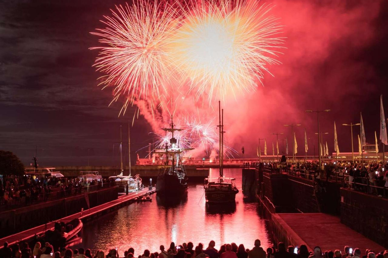 Atlantic Festival Funchal: Firework View from a Luxury Catamaran with Drink Atlantic Festival Funchal: Firework view from a luxury catamaran with a drink
