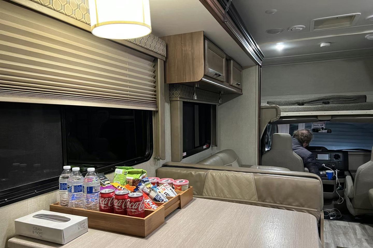 Excursão de luxo em autocaravana para perseguir a Aurora Tour em pequenos grupos e em particular