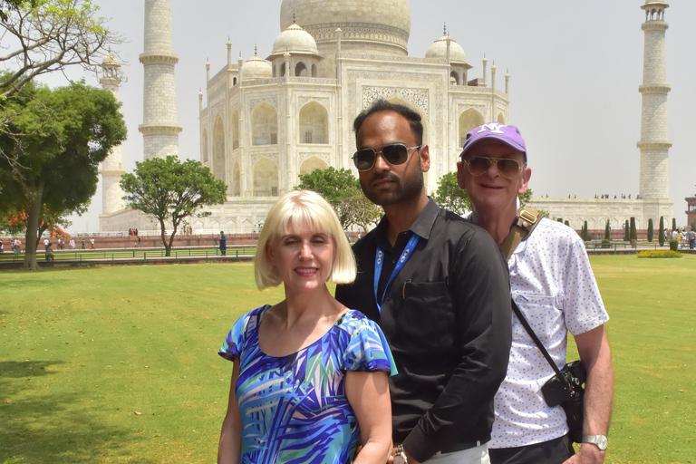 Delhi: 2-Day Private Delhi & Agra with Taj Mahal Tour by Car Private AC transport, 5-star accommodation tickets, & guide