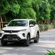 Private car - Hanoi Or Noi Bai Airport to/ from Halong City