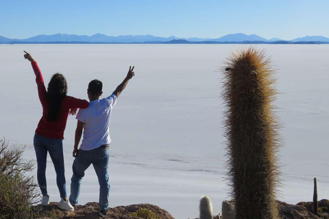 From La Paz: Uyuni Salt Flats Day Trip with Sunset Wine