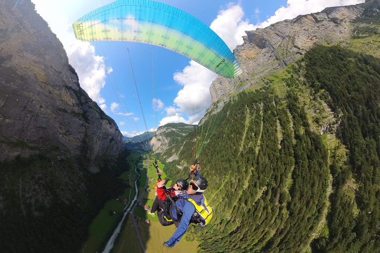 Mürren: Esperienza completa di volo tandem panoramico in parapendio