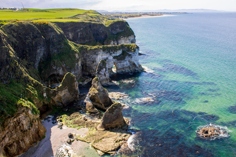 Belfast: Private Derry Transfer Tour via Giant's Causeway
