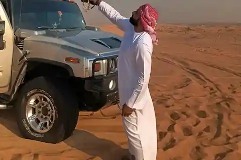 Dubaï : Visite privée du safari dans le désert en Hummer en soirée