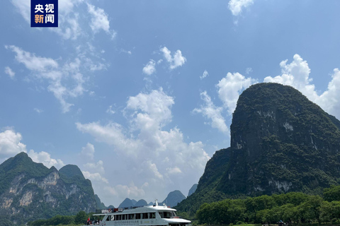 Guilin: Li River Cruise with Buffet Lunch and VIP Room