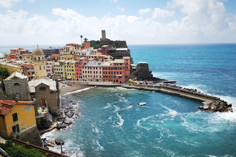 Da Firenze: Tour per piccoli gruppi di un giorno alle Cinque Terre e a Pisa