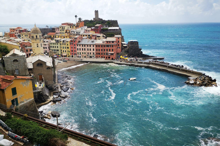 Von Florenz aus: Kleingruppentour nach Cinque Terre und Pisa