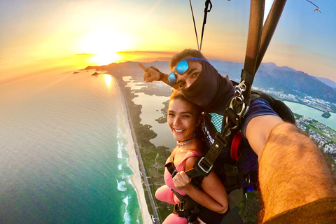 Rio de Janeiro: Tandemhopp över strandenRio de Janeiro: Tandemhoppning över stranden