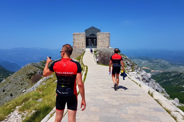 Wycieczka rowerowa - zjazd z mauzoleum Njegos do zatoki Kotorskiej